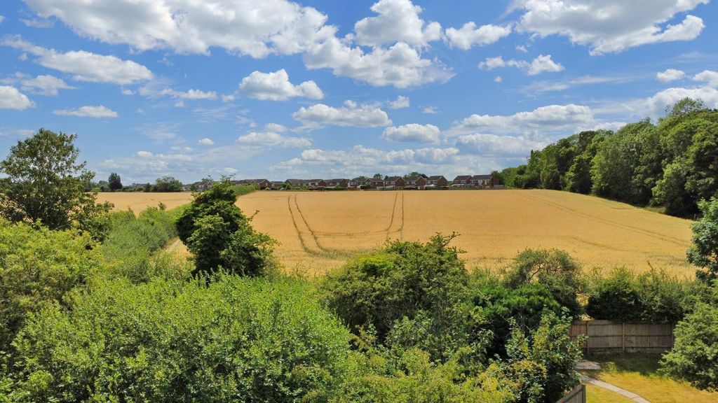 Property photo 2 of 27