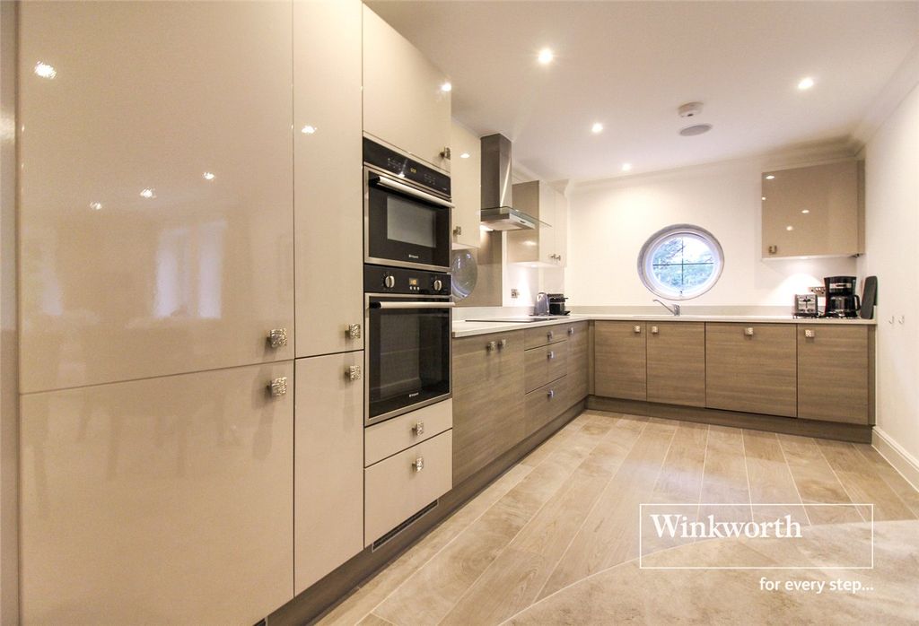 Property photo 2 of 11 Picture No. 27