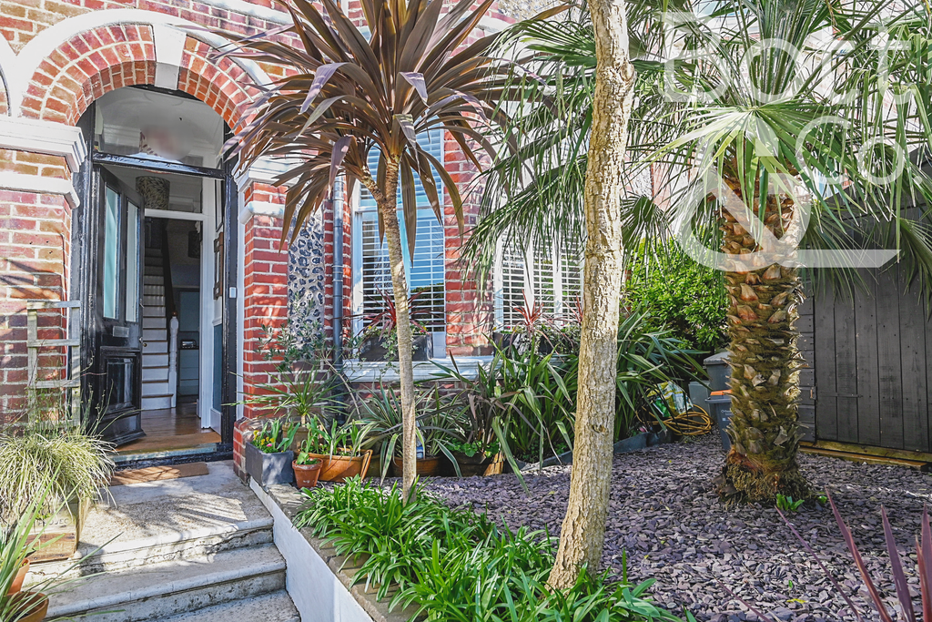 Property photo 1 of 33