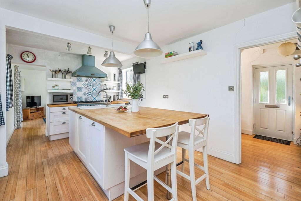 Property photo 2 of 17 Photo