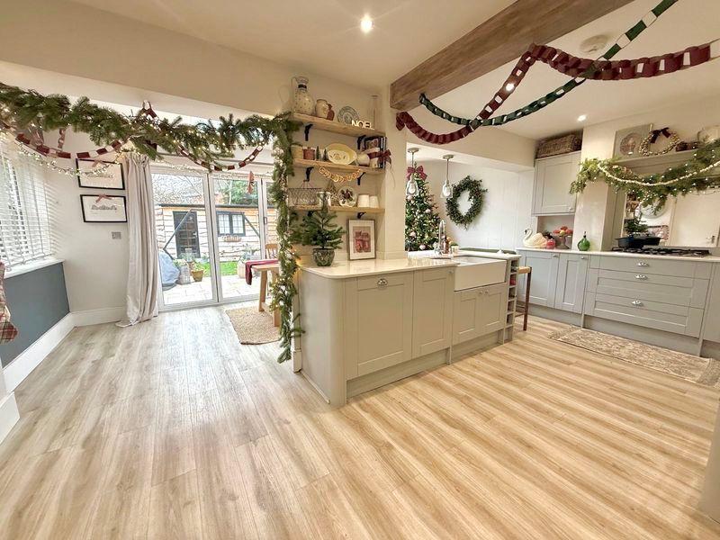 Property photo 3 of 19 Kitchen