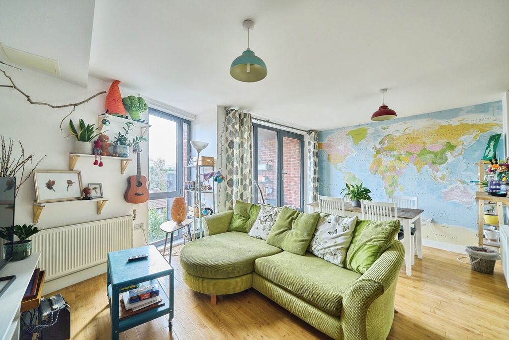Property photo 2 of 18 Pbox-Img.Jpg