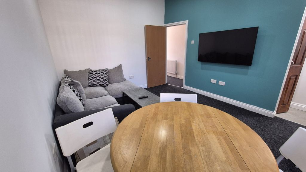 Property photo 1 of 19 Heald Place