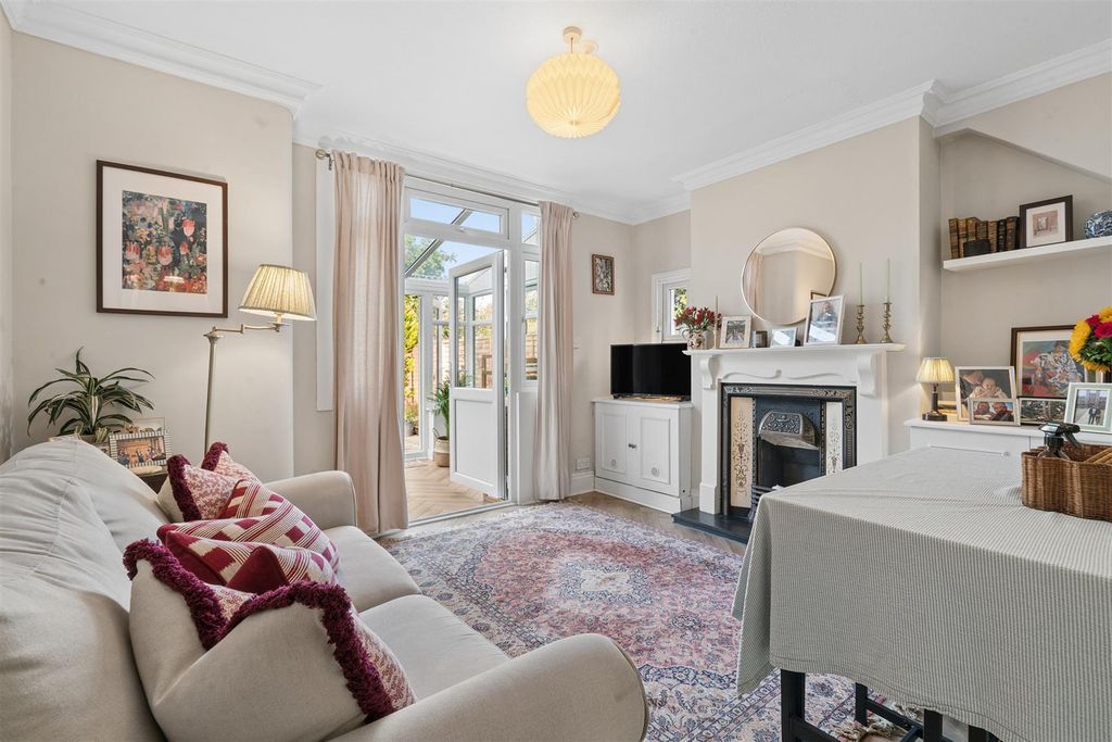 Property photo 2 of 11 34 Clarendon Road, London Reception 1.Jpg