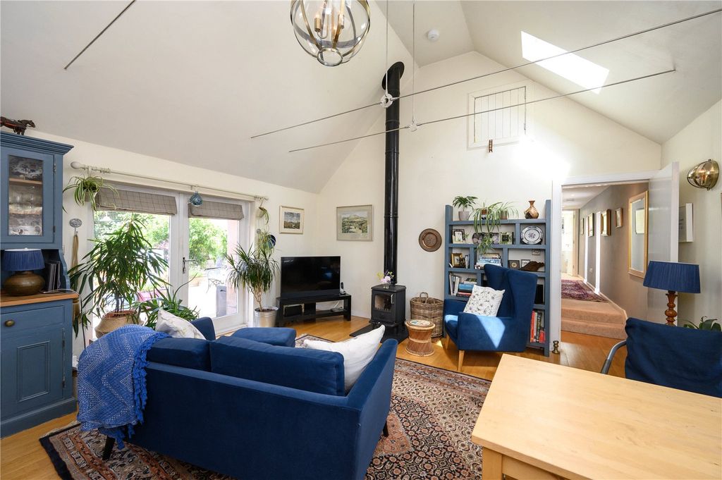 Property photo 2 of 19 Sitting Room