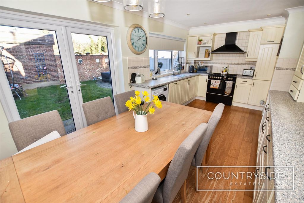 Property photo 3 of 19 Kitchen/Diner