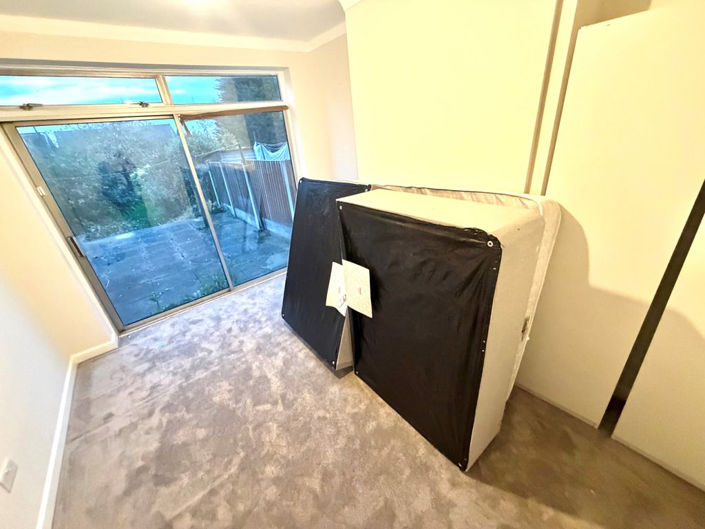 Property photo 3 of 7 Bedroom 1