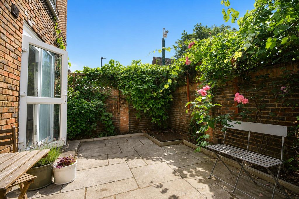 Property photo 2 of 14 611d9395-462B-4273-93Aa-E6197E00Bdbb.Png