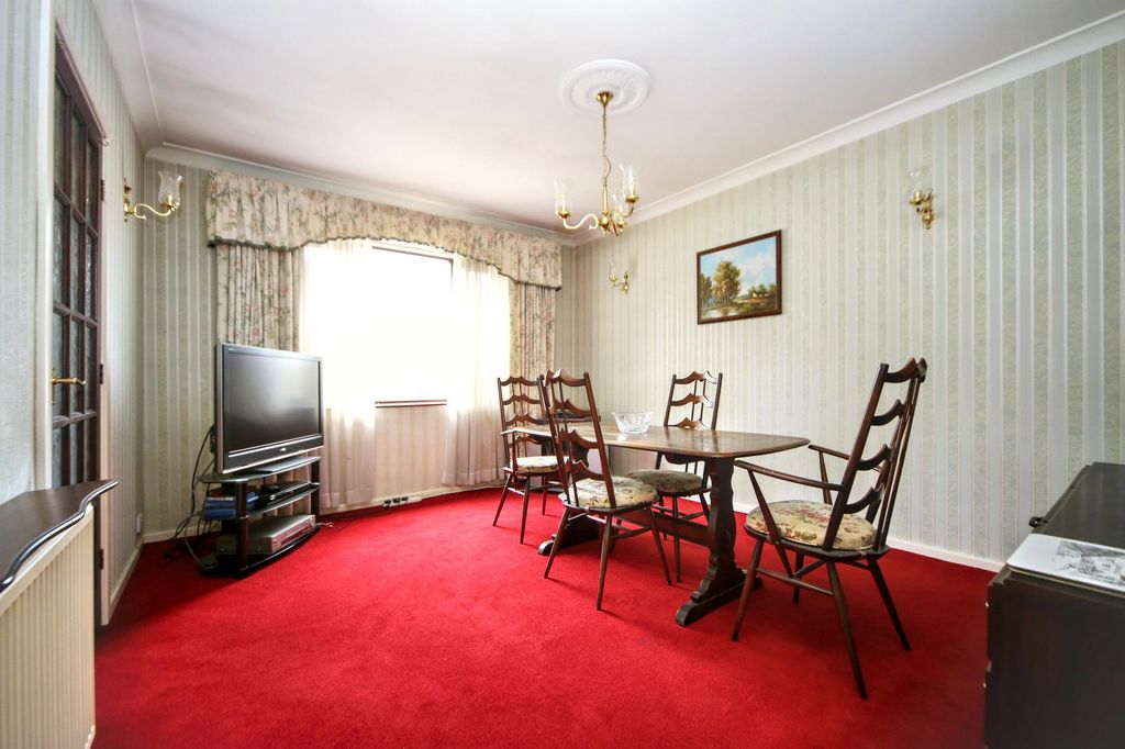 Property photo 3 of 25