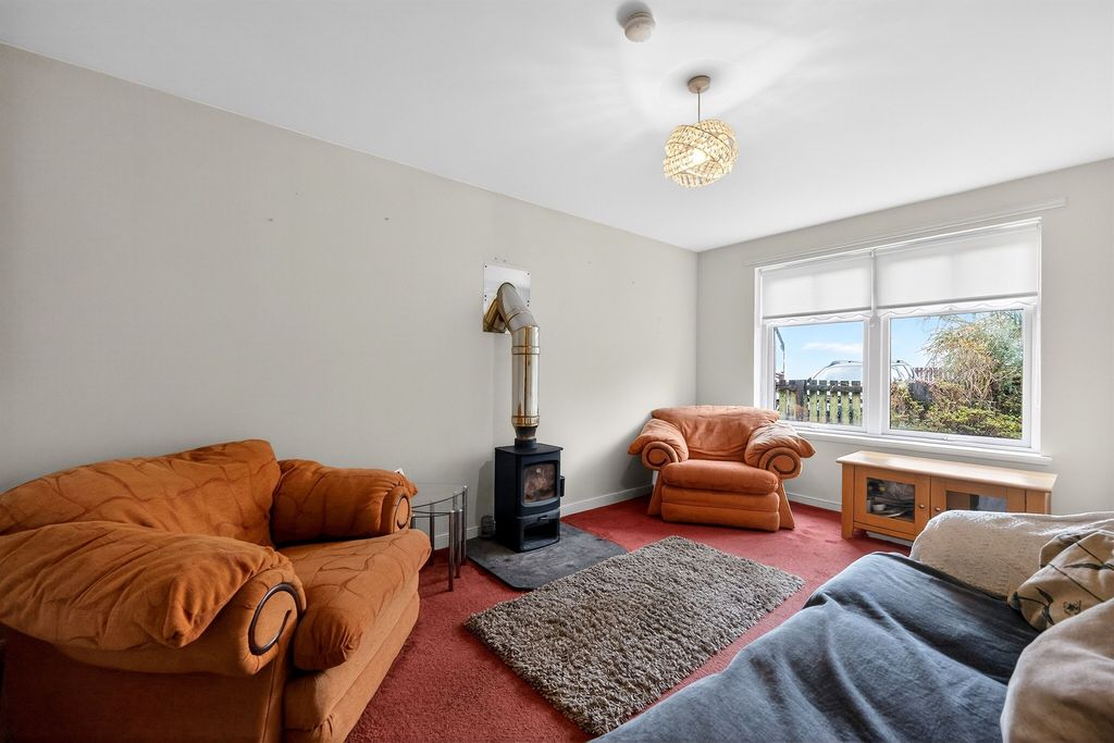 Property photo 3 of 28