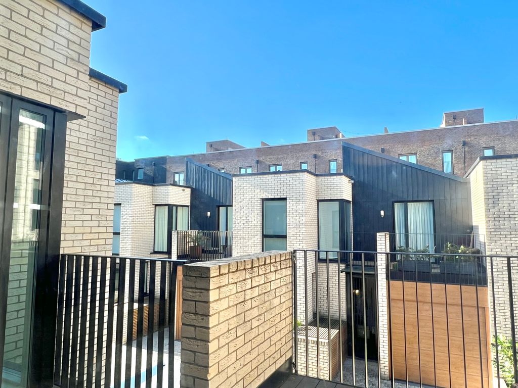 Property photo 2 of 22