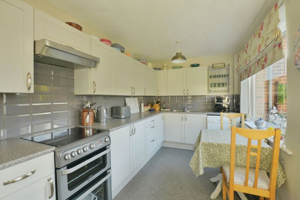 Property photo 3 of 16 Photo