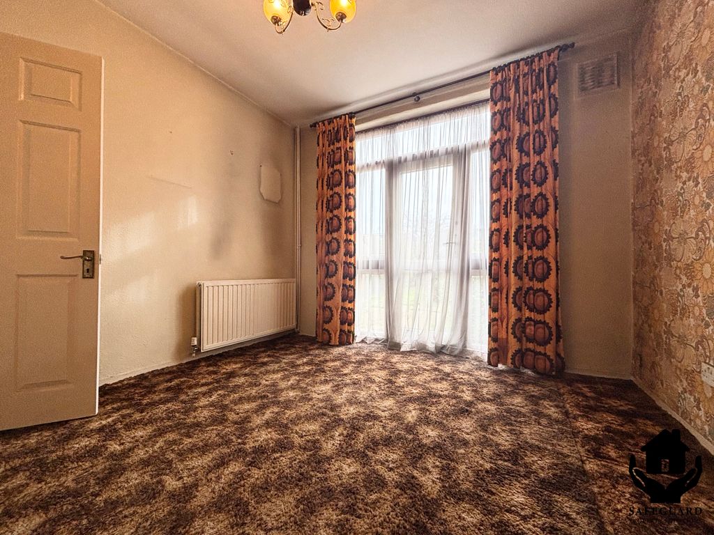 Property photo 3 of 10 Dining Room 