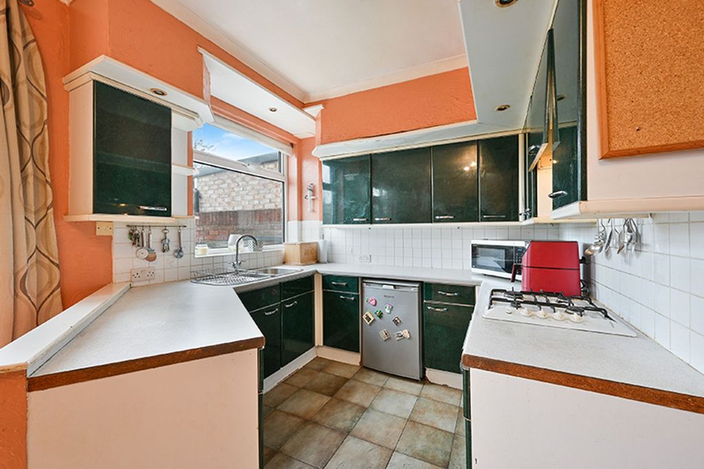 Property photo 3 of 12 Stoneleigh Avenue, Worcester Park - Kt4 8Xy