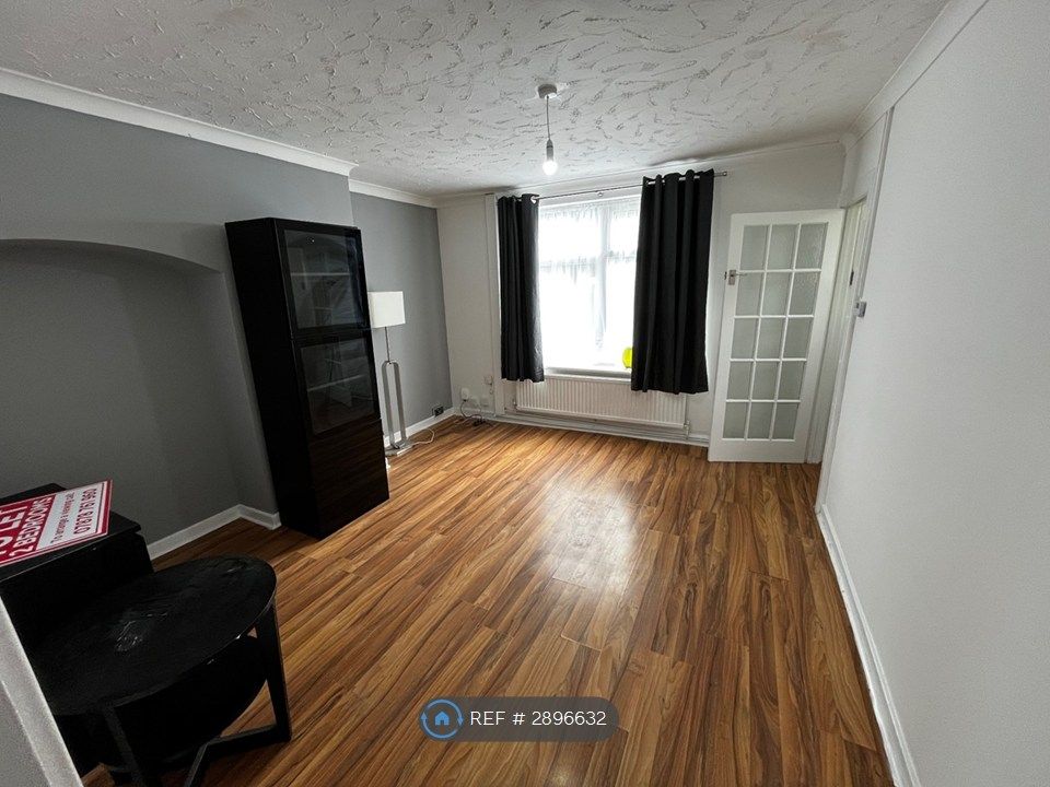 Property photo 1 of 13 Living Room