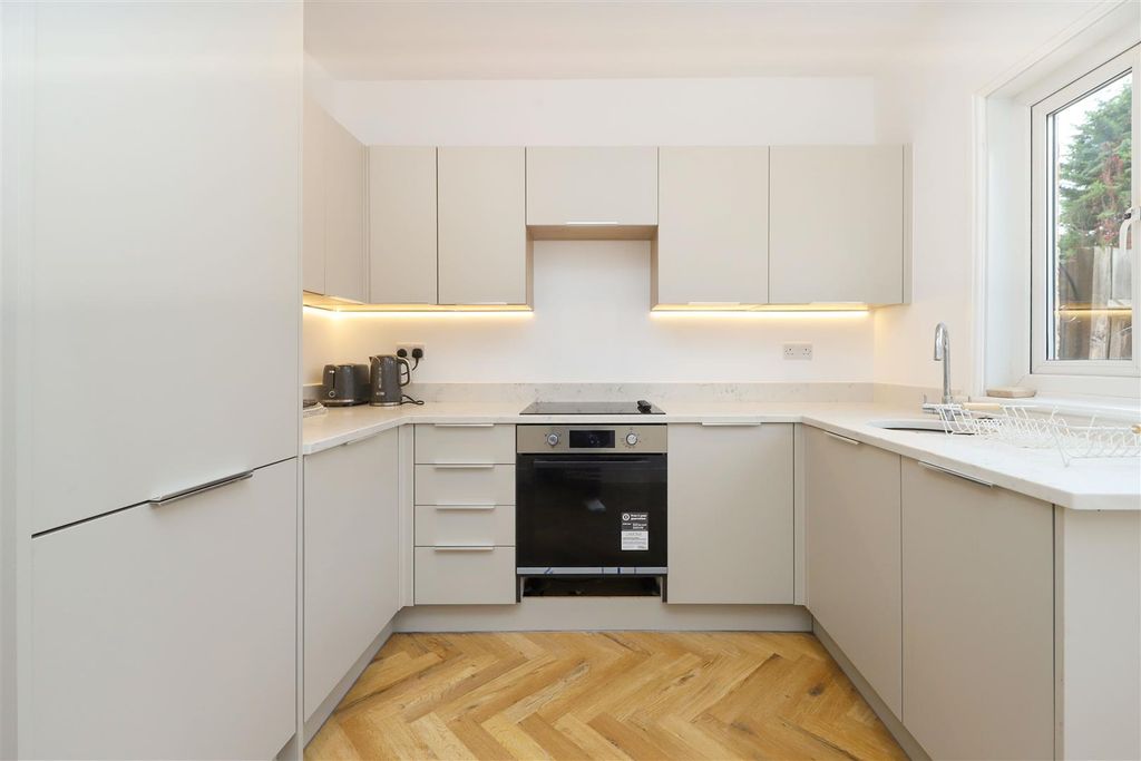 Property photo 3 of 21 Kitchen