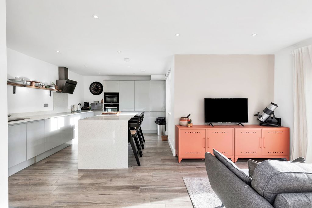 Property photo 3 of 23