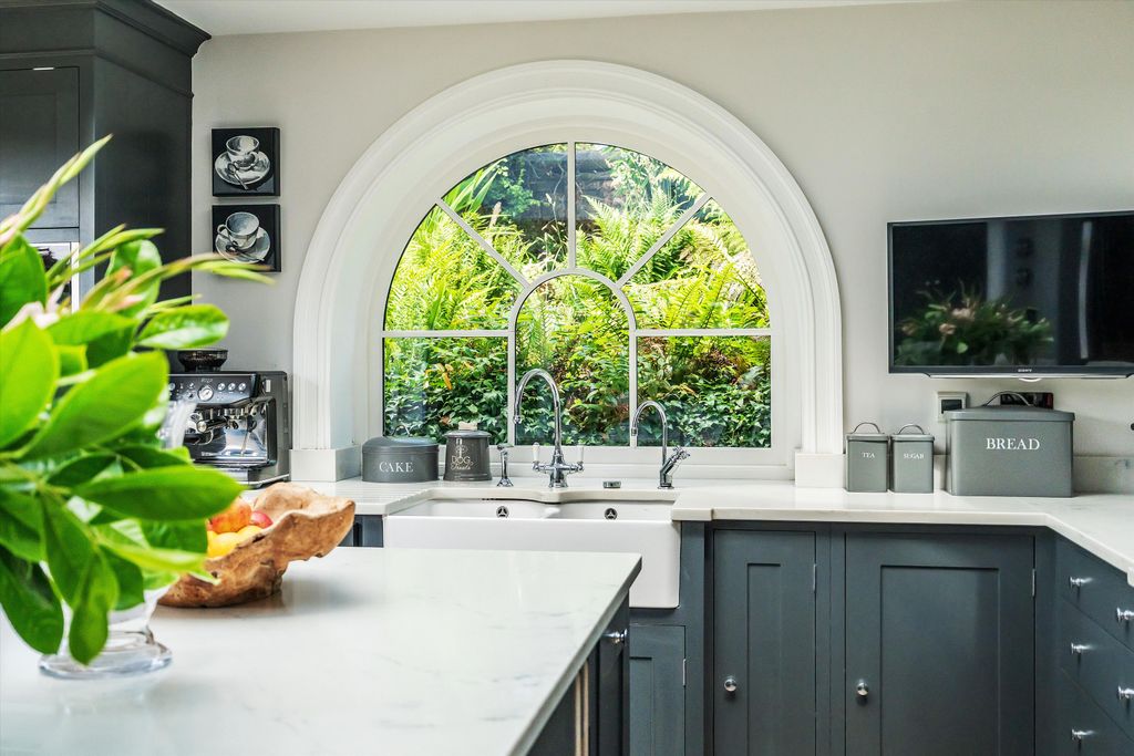 Property photo 3 of 35 Image