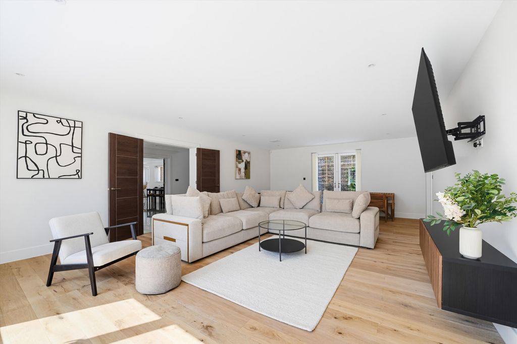 Property photo 2 of 17 Image