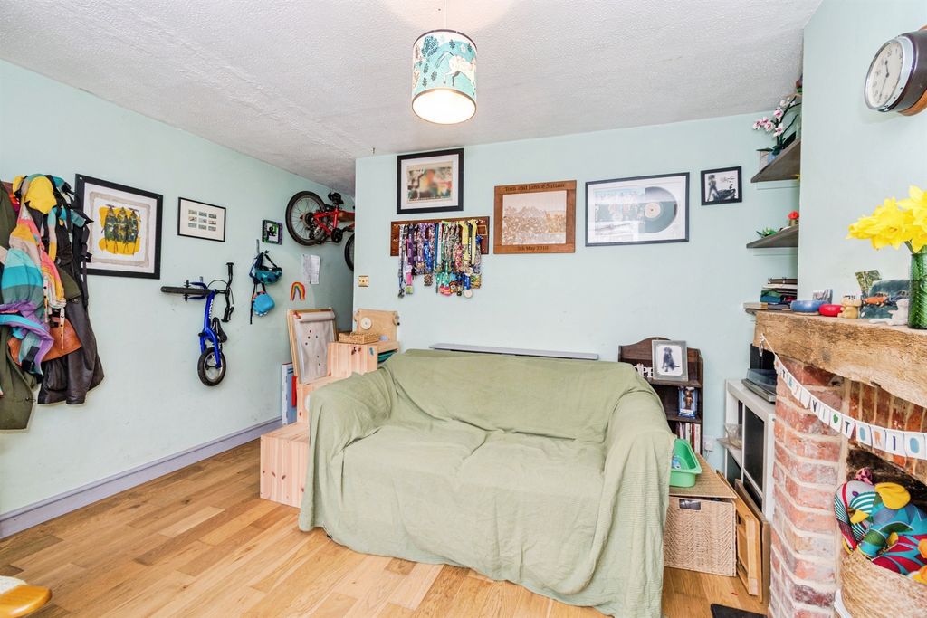 Property photo 2 of 17