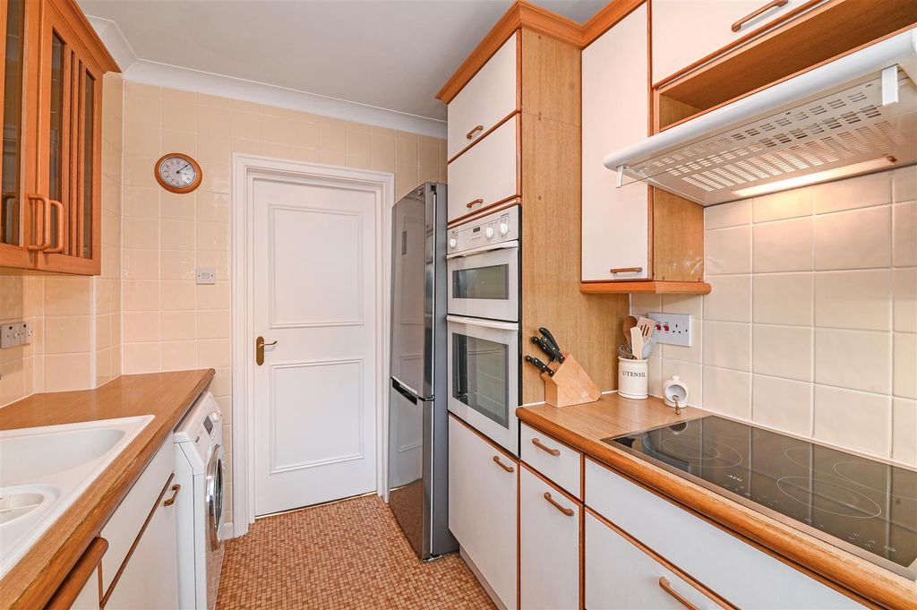 Property photo 3 of 14