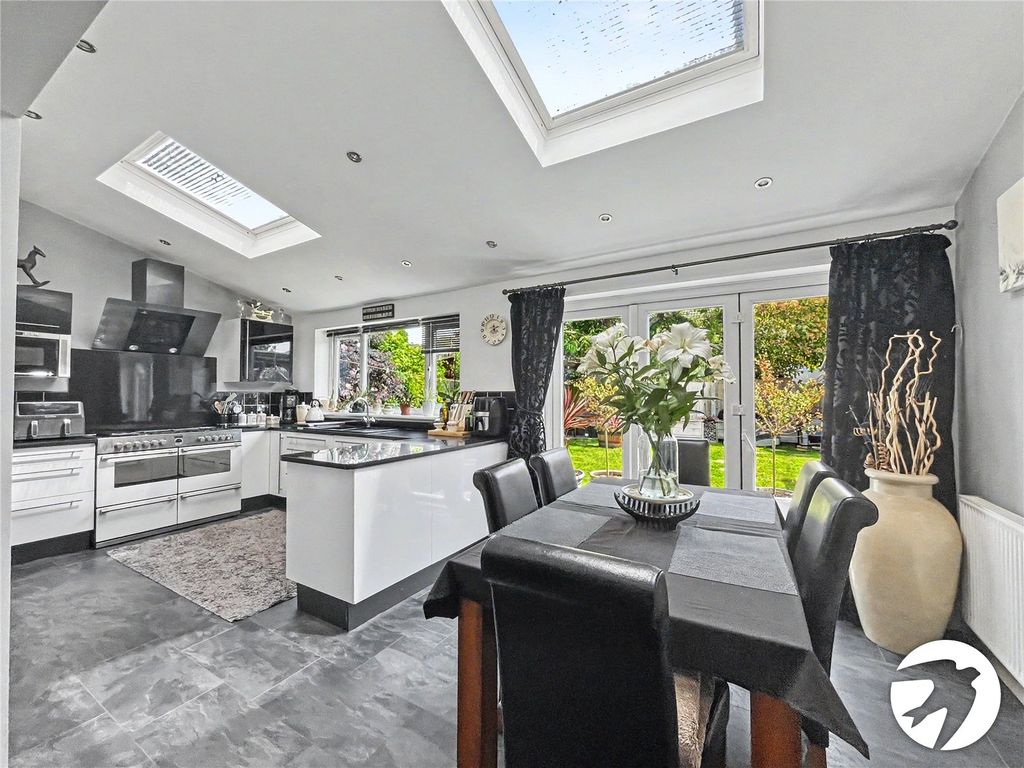 Property photo 2 of 28 Picture No. 04