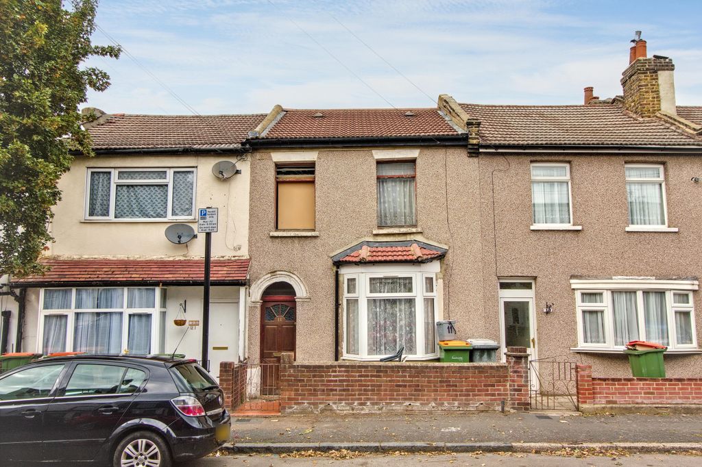 Property photo 1 of 13 11 Heyworth Road, Stratford, London, E15 1st