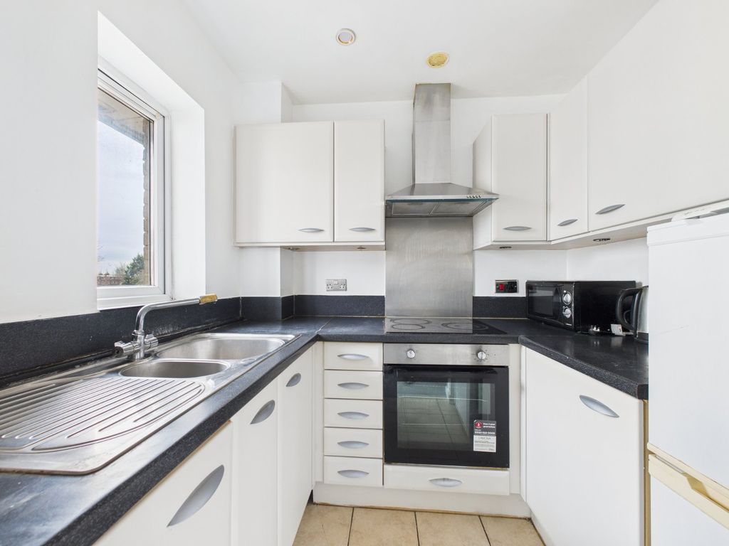 Property photo 3 of 8 Kitchen