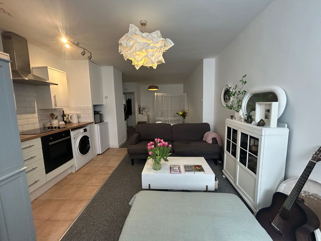 Property photo 3 of 8