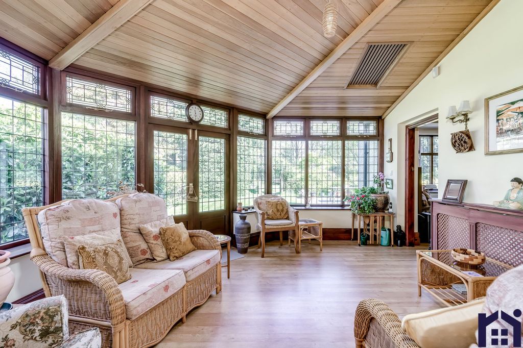 Property photo 2 of 46 Garden Room