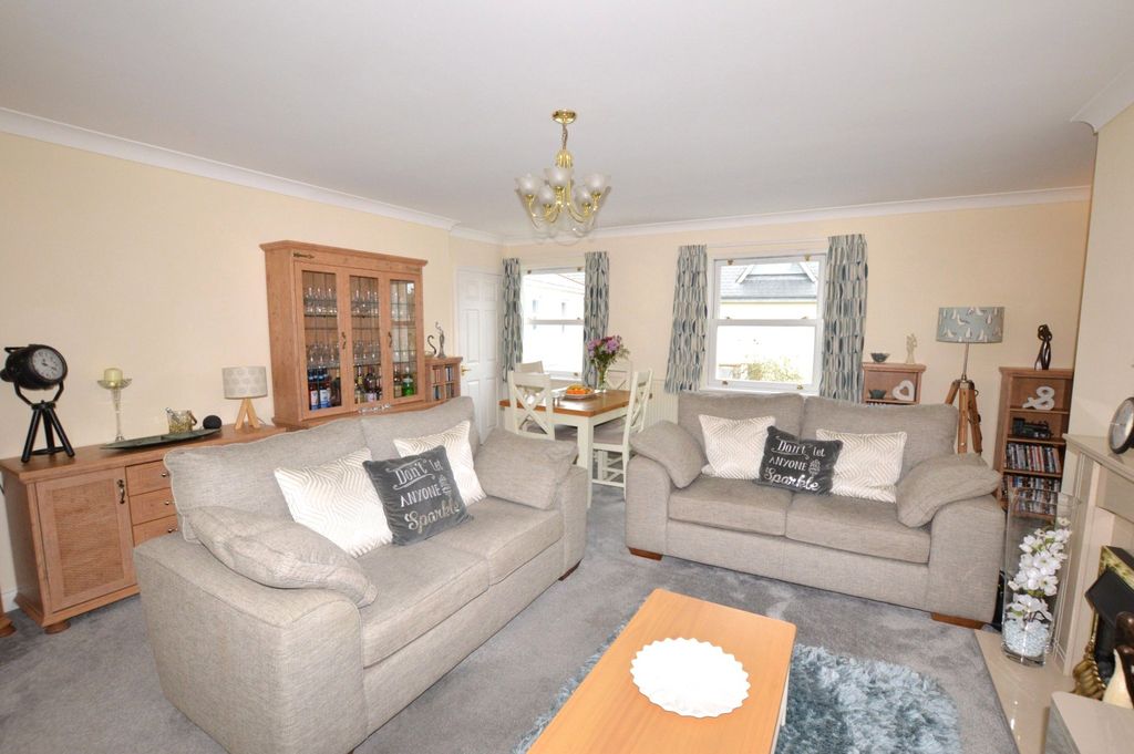 Property photo 2 of 11 Picture No. 27