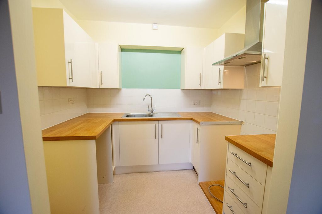 Property photo 2 of 11 Kitchen