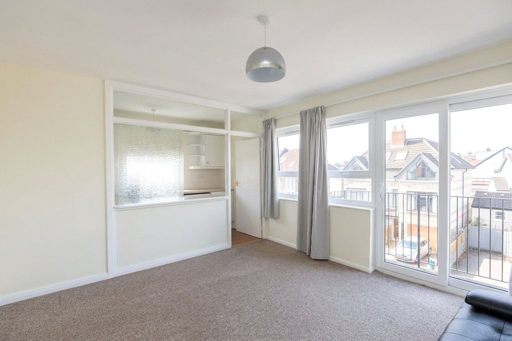 Property photo 3 of 8 Picture No. 05