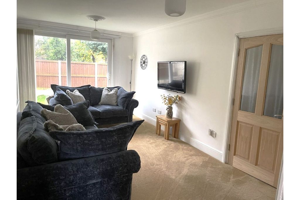 Property photo 1 of 15 Living Room