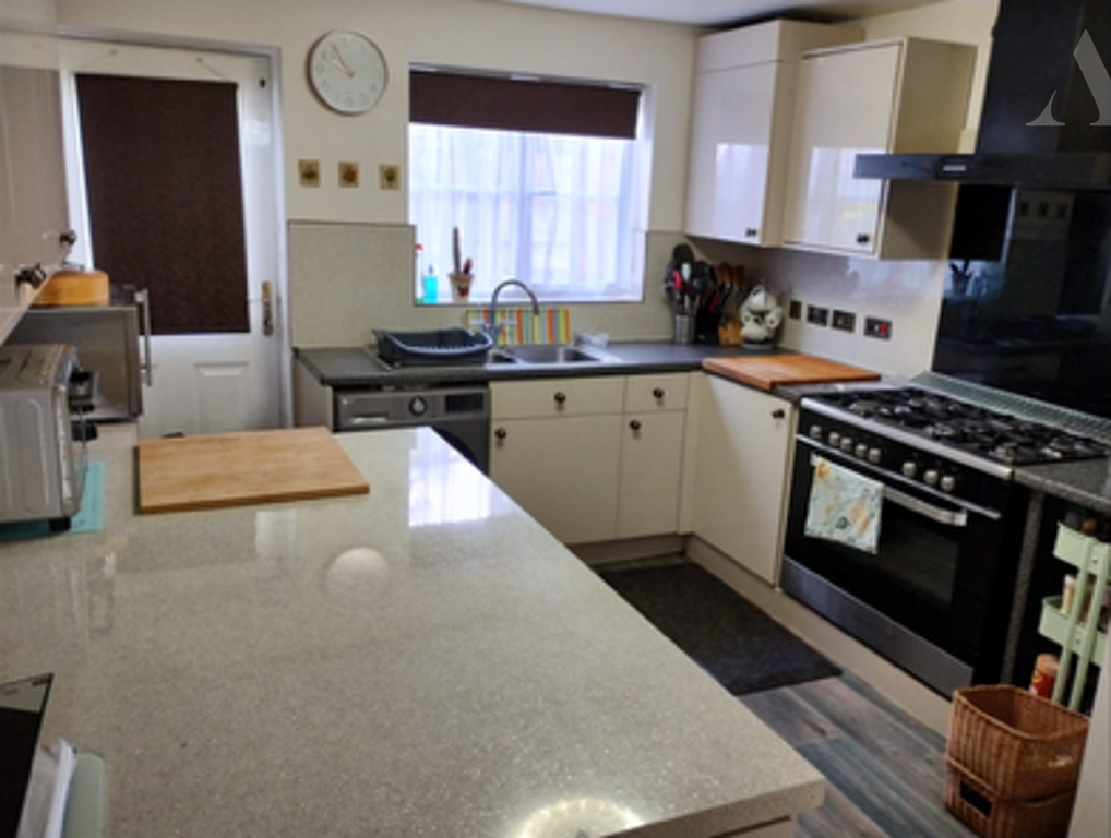 Property photo 2 of 12 33 College Road Kitchen.Png