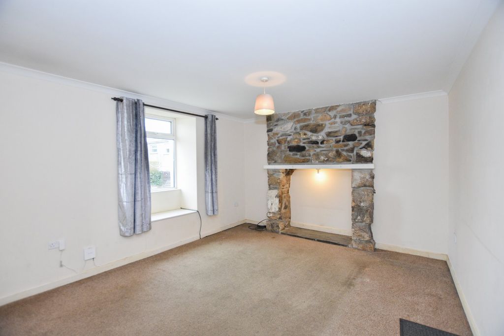 Property photo 2 of 13 Lounge