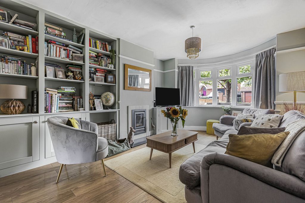 Property photo 2 of 32