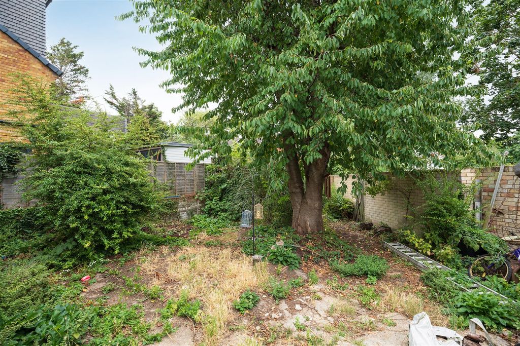 Property photo 3 of 10 Garden