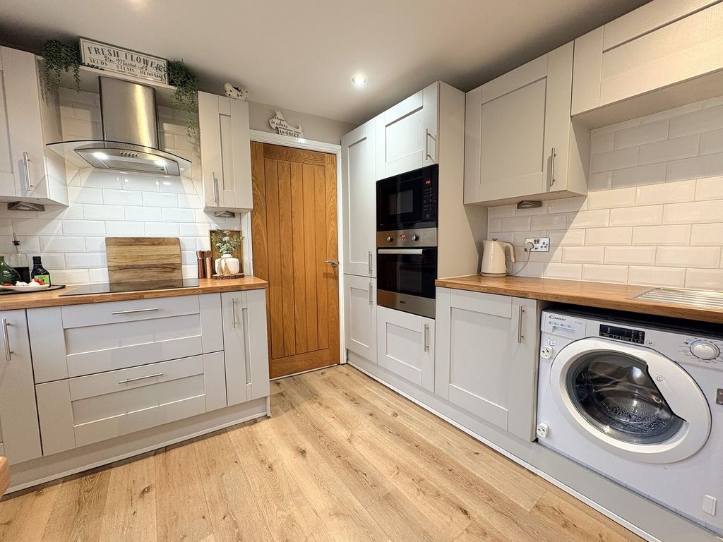 Property photo 2 of 24