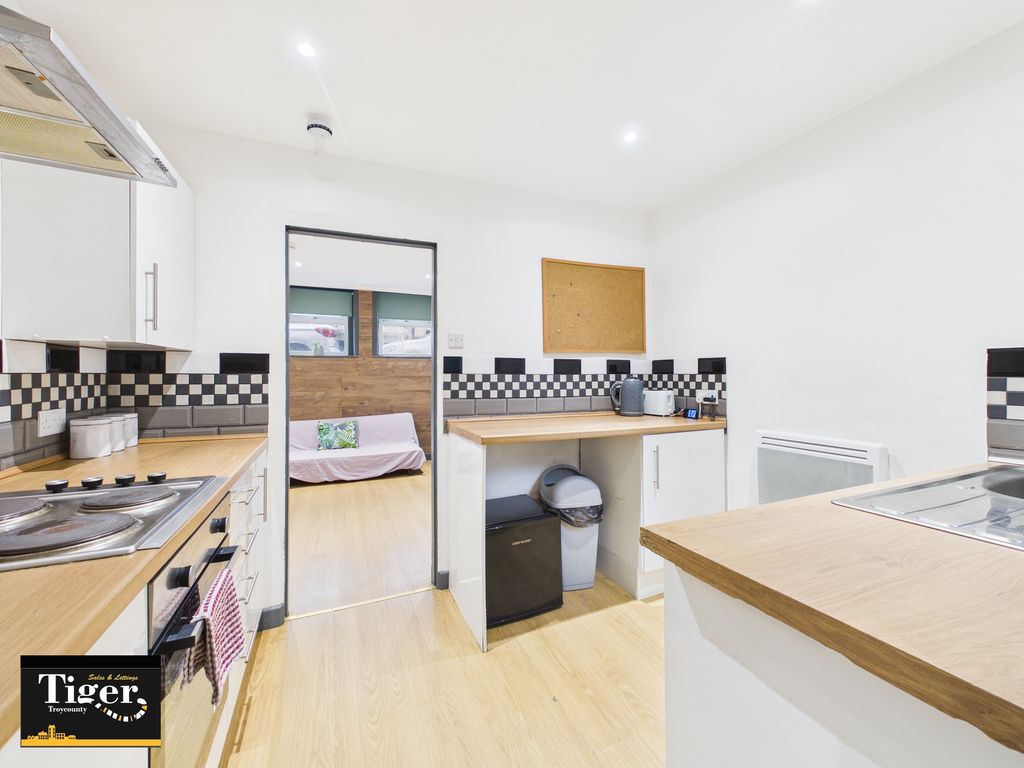 Property photo 1 of 11 Cam03440G0-Pr0522-Still005