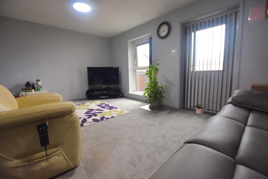 Property photo 3 of 14 Living Room