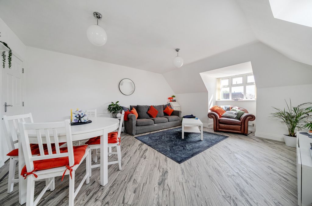 Property photo 2 of 13 1446837-1-69E1329...