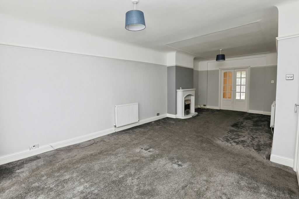 Property photo 3 of 23