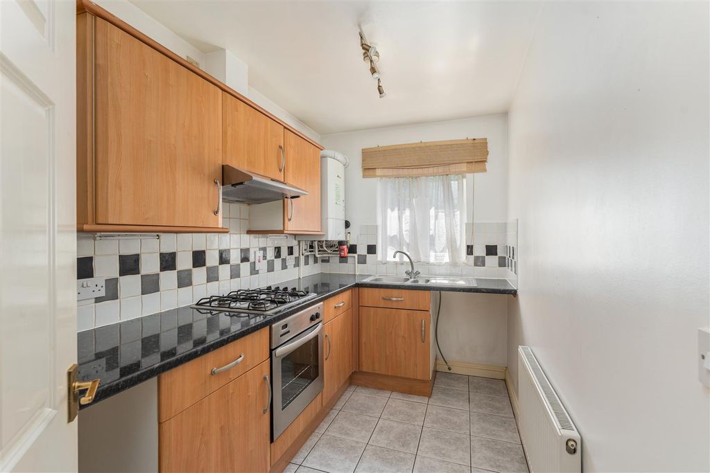 Property photo 2 of 13 4 Jervis Terrace, Banbury-5.Jpg
