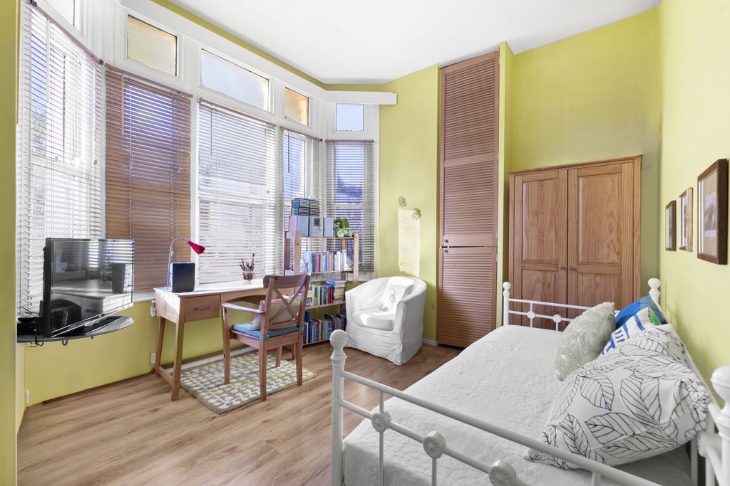 Property photo 2 of 11