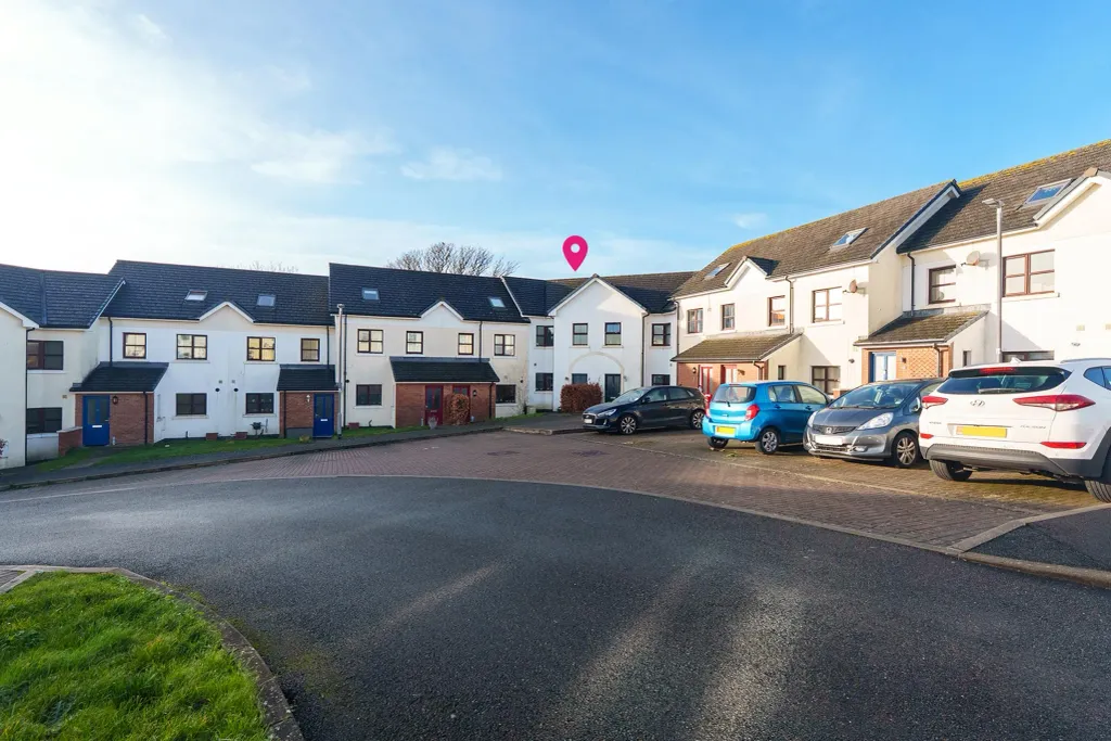 Property photo 2 of 20