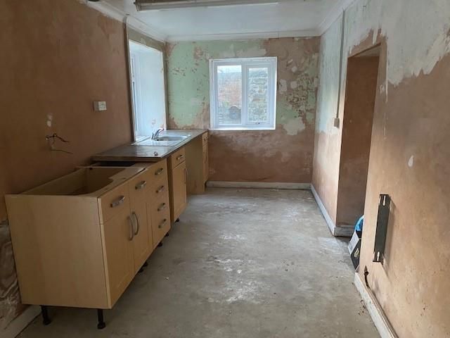 Property photo 3 of 7 Kitchen