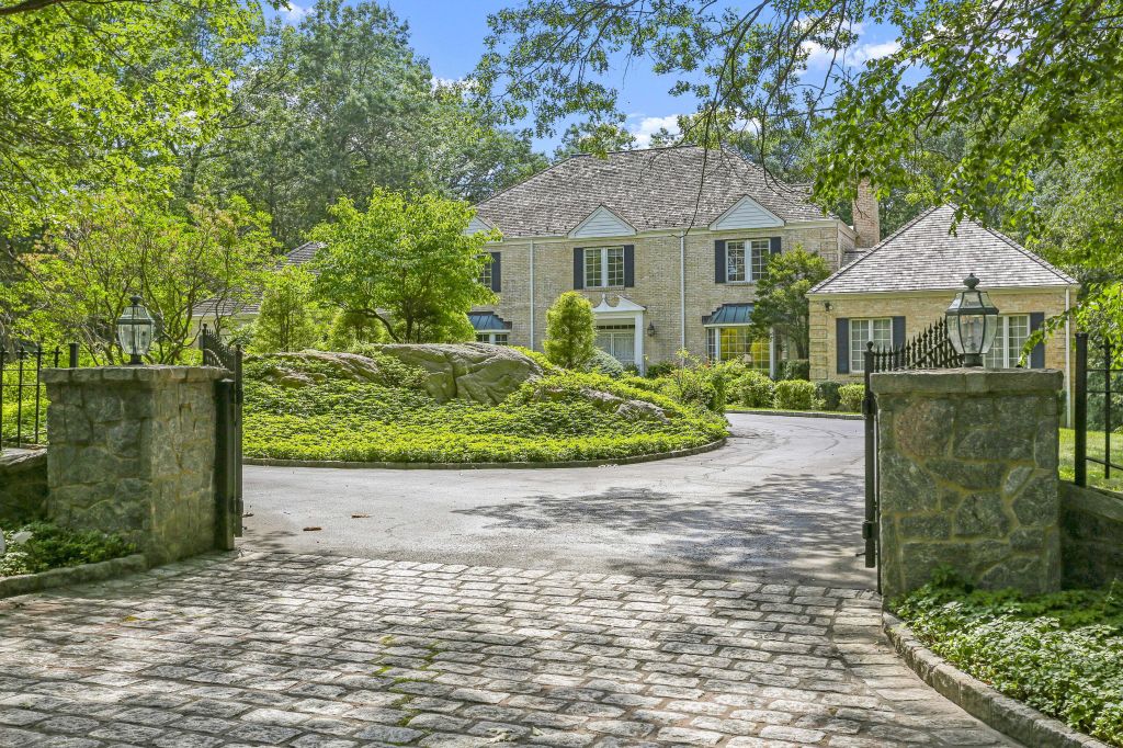 Property photo 1 of 25