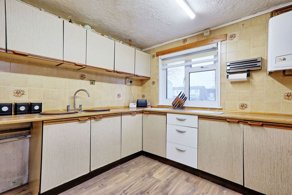 Property photo 3 of 24