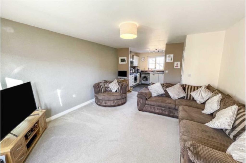 Property photo 3 of 11 Lounge